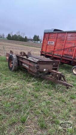 New idea 208 manure spreader