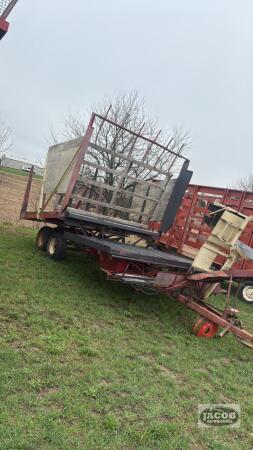 Newholland 1033 automatic bale wagon