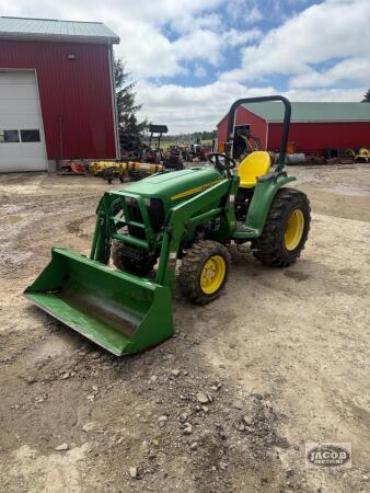 John Deere 3038E loader tractor 4x4