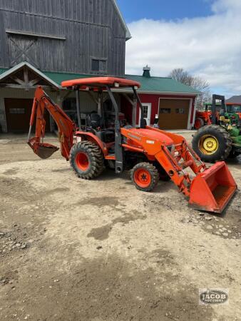 Kubota B26 tractor loader backhoe 4x4