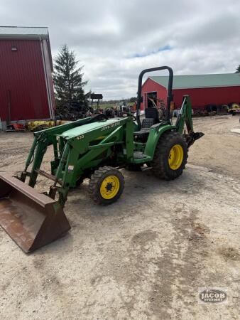 John Deere 4400 tractor loader backhoe 4x4