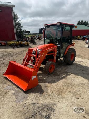 Kubota B2650 loader tractor 4x4