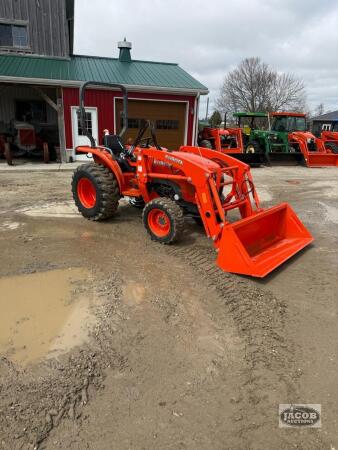 Kubota L3800 loader tractor 4x4