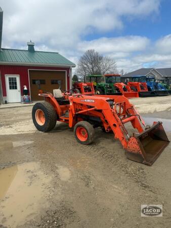Kubota L3710 loader tractor 4x4