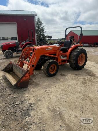 Kubota L3830 loader tractor 4x4