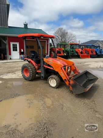 Kubota B26 loader tractor 4x4