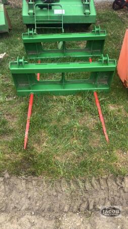 Unused John Deere quick tach 2 prong bale spear