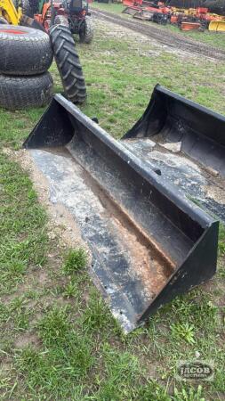 HLA 8ft Alo quick tach material bucket