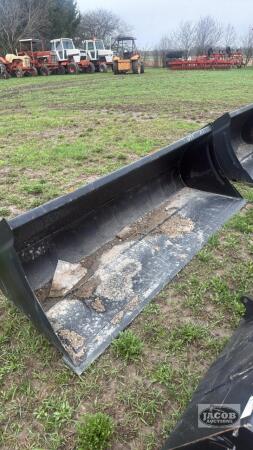 Unused 8ft Alo quick tach material bucket