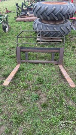 Frey quick tach pallet forks