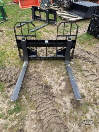 Unused Mapleside Alo quick attach pallet forks