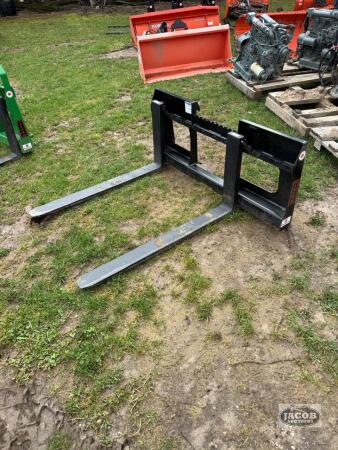Unused Mapleside skid steer quick tach pallet forks