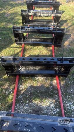 Unused skid steer quick tach 2 prong bale spear