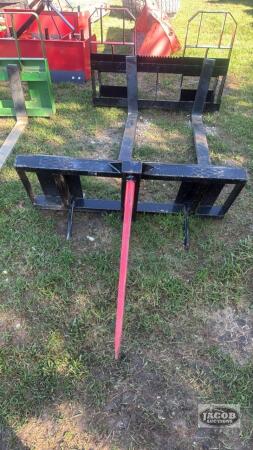 Unused skid steer quick tach 3 prong bale spear