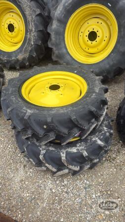 Unused 320/70R24 tire on Jd 6 bolt wheel x2