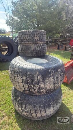 Set of 4 tires with rims for Newholland tractor