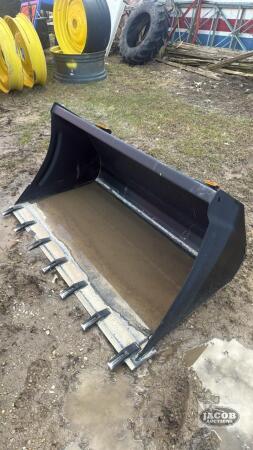Unused 5ft Alo quick tach. Bucket
