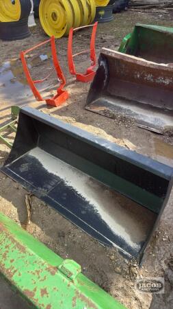 Unused 60in material bucket
