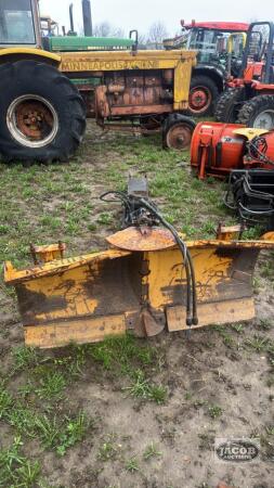 Front mount snow blade with mount for Kubota L series tractor