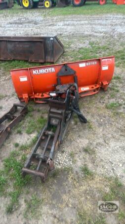 Kubota B2763 front blade with mount and pto