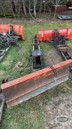 Kubota L2161A blade with mount for L series Kubota