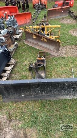 Front mount blade for John Deere