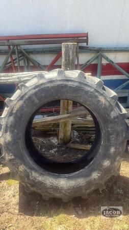 One 340/85/R28 tractor tire