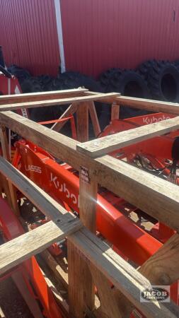 Unused Kubota LA555 loader
