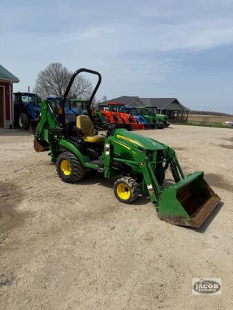 John Deere 1025R tractor loader backhoe 4x4