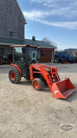 Kubota B2650 loader tractor 4x4