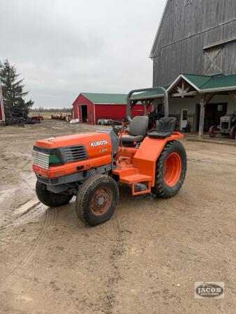Kubota L3010 tractor 4x4