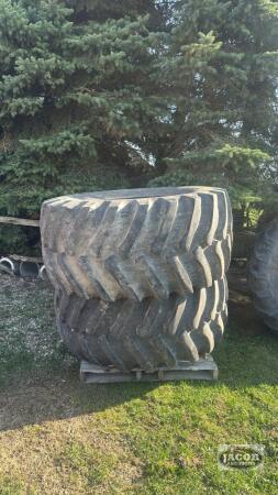 Pair of 30.5L-32 Firestone tires