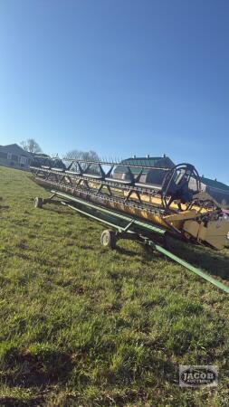 30ft Newholland flex head (header and cart sold together