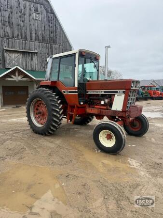 International 886