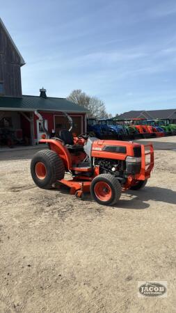 Kubota L3130 tractor with mower deck