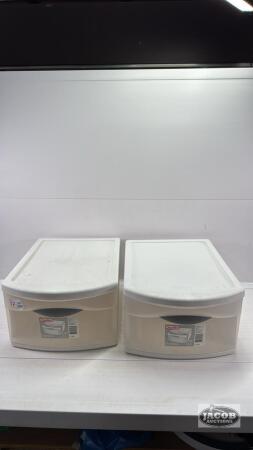 (2) STERILITE 15L STACKING PLASTIC CONTAINERS