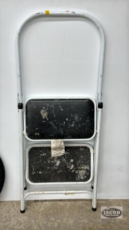 2 STEP FOLDING STEP STOOL