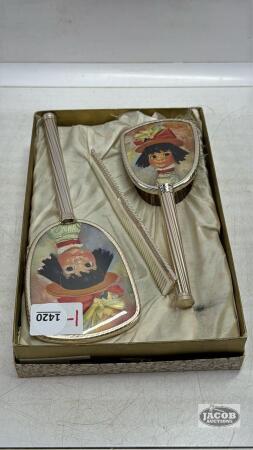 VINTAGE 3PC CHILDS DRESSER SET