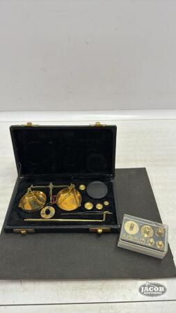 VINTAGE JEWELLERS SCALE SET