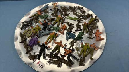 Large Quantity of Small Plastic Army Figures