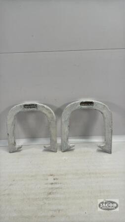 (2) GORDON PITCHING SHOES