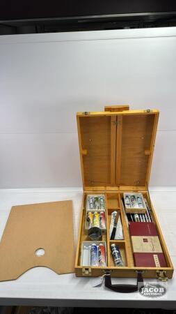 WOODEN CASE WITH VARIETY OF WINTON OIL COLOURS