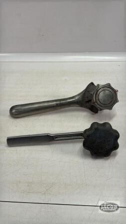 (2) VALVE ADJUSTMENT TOOLS