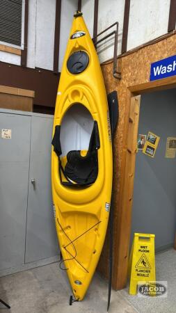 PELICAN PREMIUM MAXIM 100 10FT KAYAK WITH PADDLE