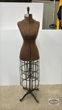 VINTAGE DRESS FORM