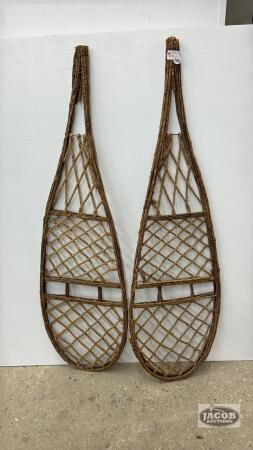 PAIR OF DECORATIVE SNOW SHOES
