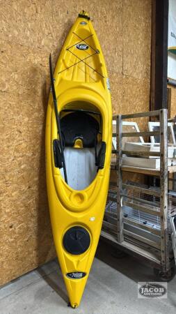 PELICAN PREMIUM MAXIM 100 10FT KAYAK WITH PADDLE