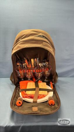 OUTBOUND PICNIC BACKPACK WITH 4 PLACE SETTINGS