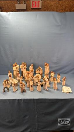 LARGE QUANTITY OF WILLOW TREE FIGURINES
