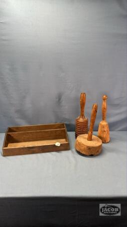 13IN WOODEN CUTLERY TRAY AND (3) WOODEN UTENSILS